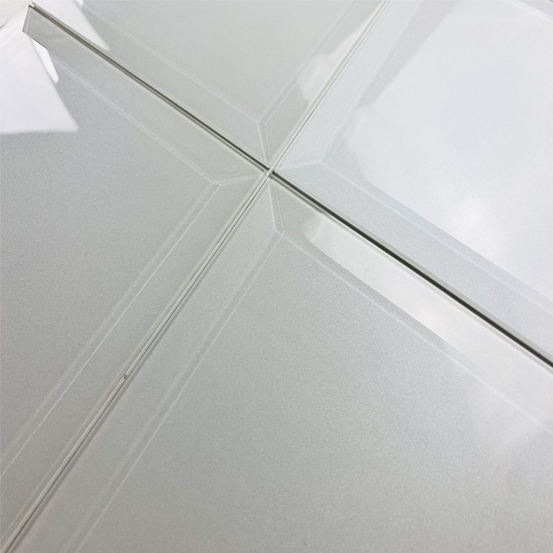 Carrelage mural de cuisine et de salle de bain carré biseauté en verre de grand format 8 po x 8 po Frosted Elegance