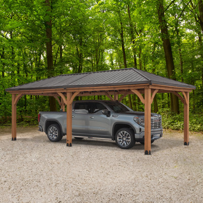 Abri de jardin extérieur en bois de cèdre 24 pi x 12 pi avec toit rigide en acier galvanisé et PowerPort Backyard Discovery Barrington