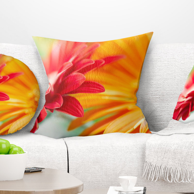 Fleur de marguerite rouge et jaune - coussin à imprimé floral, 16 po x 1 po, Coussin décoratif