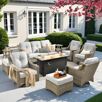 Ensemble de mobilier de patio 10 pièces avec table de foyer d'extérieur de 53 po, chaises berçantes pivotantes en osier d'extérieur avec coussins confortables, ensemble de canapé à dossier haut toutes saisons pour la cour ou la pelouse