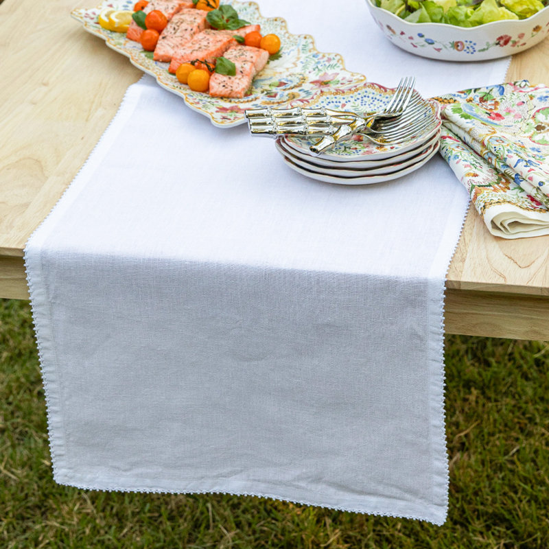 Berry Scallop 18" X 90" Table Runner, White