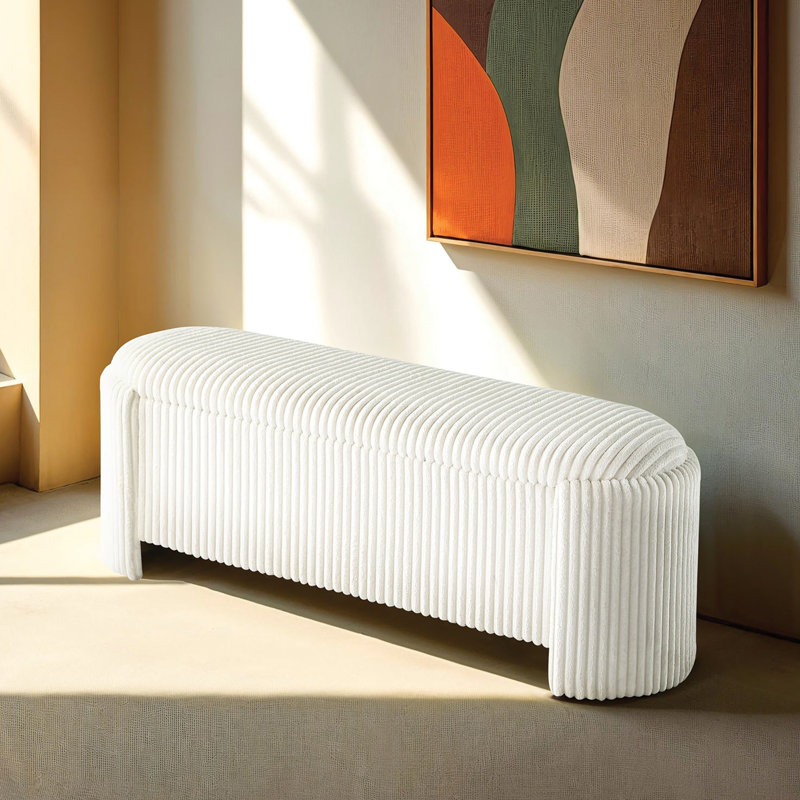 Banc de style contemporain avec compartiment de rangement intégré et salon blanc