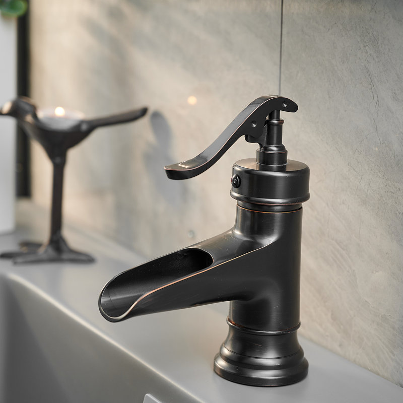Robinet de salle de bain à poignée simple 7 po bronze huilé