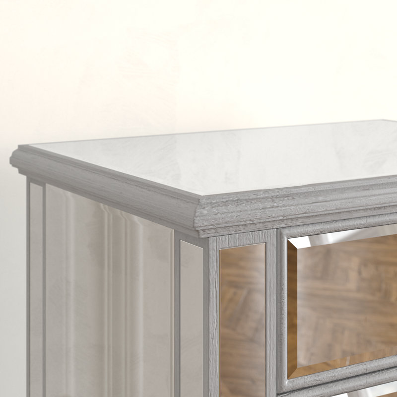 Commode à 7 tiroirs Latasha avec glissières en métal et structure en bois manufacturé 