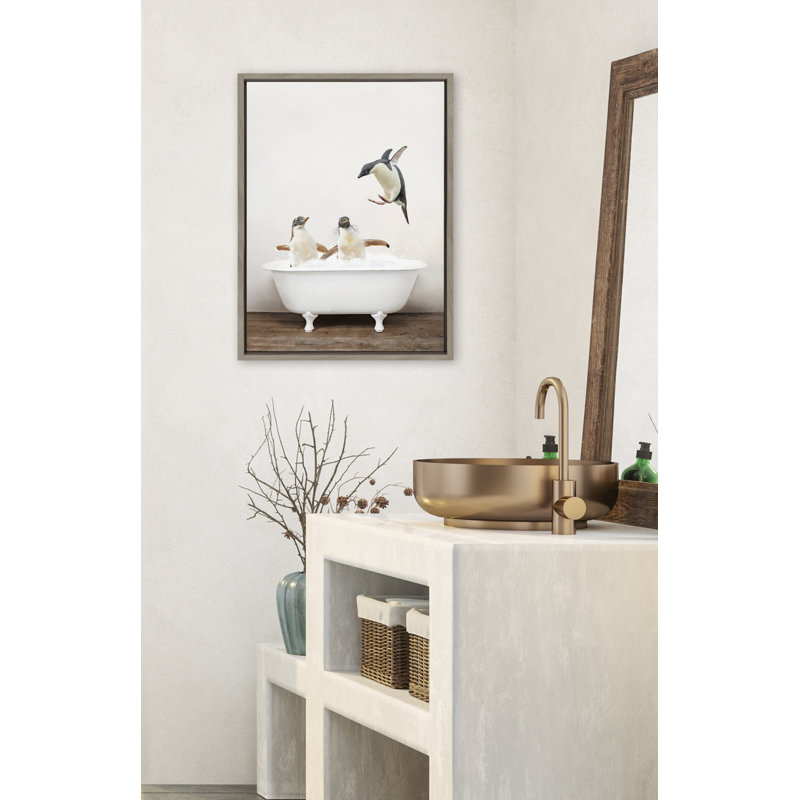Reproduction d'art sur toile encadrée "Penguins jouer dans un bain rustique" par Amy Peterson, Encadré gris