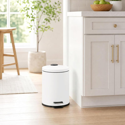 Poubelle de salle de bain ronde avec couvercle à fermeture en douceur 5 L / 1,3 gal | Pédale de marche, seau intérieur amovible, acier inoxydable brossé, pour bureau, chambre à coucher, toilette, salle de séjour, blanc