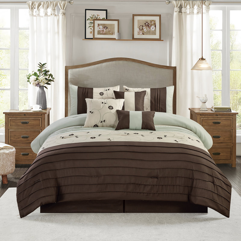 Luna Traditional Striped Comforter, Queen Comforter + 6 Additional Pieces