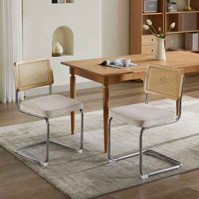 Ensemble de 2 chaises de salle à manger de style Mid-Century moderne, chaises d'appoint en velours avec dossier en canne naturelle et base en acier inoxydable chromé, chaises de conception célèbre Breuer, chaises de cuisine rembourrées en rotin, beige