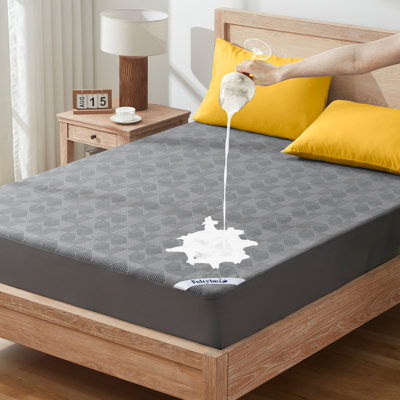 Waterproof Mattress Protector Breathable Bed Cover 3D Air Fabric Mattress Pad Smooth Soft Noiseless Mattress Cover Fitted Style with Stretchable Pockets Machine Washable (Gray)