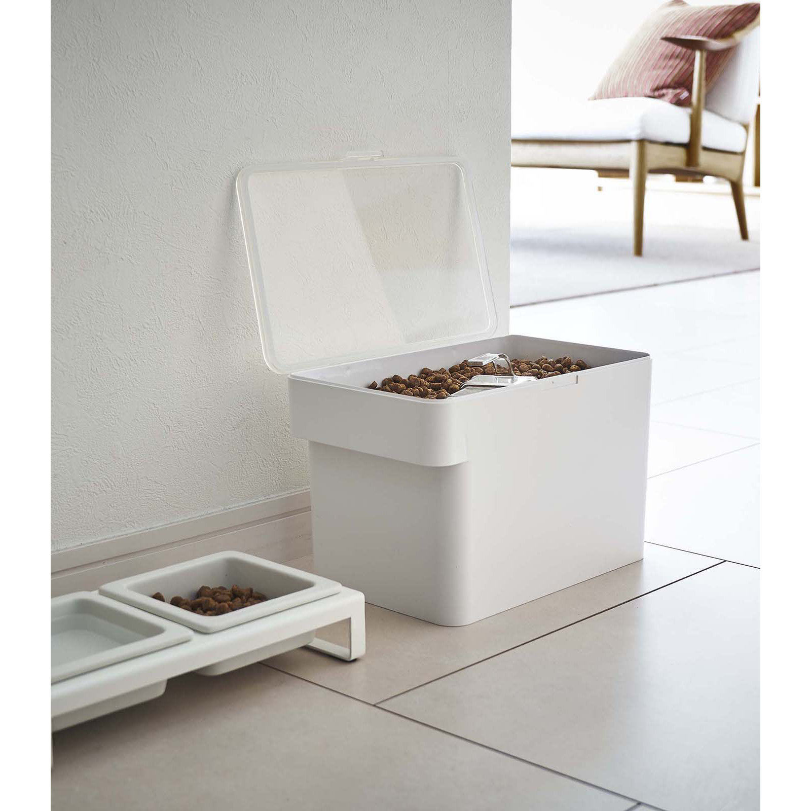 Yamazaki Home Airtight Pet Food Medium Storage Container With Transparent Lid, 1.6 gallons, White