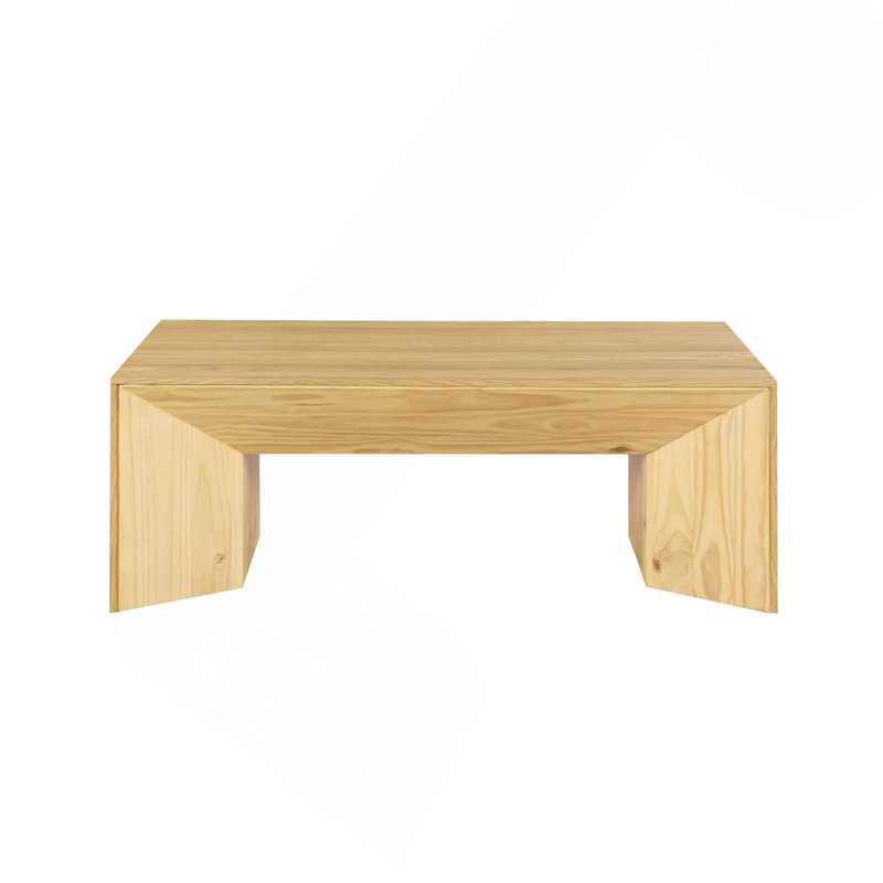 Table basse avec finition chêne naturel.