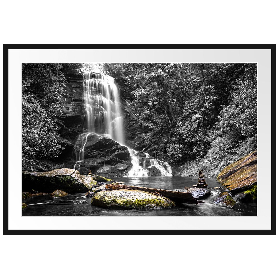 Gerahmtes Poster Schöner Wasserfall mit Steinturm