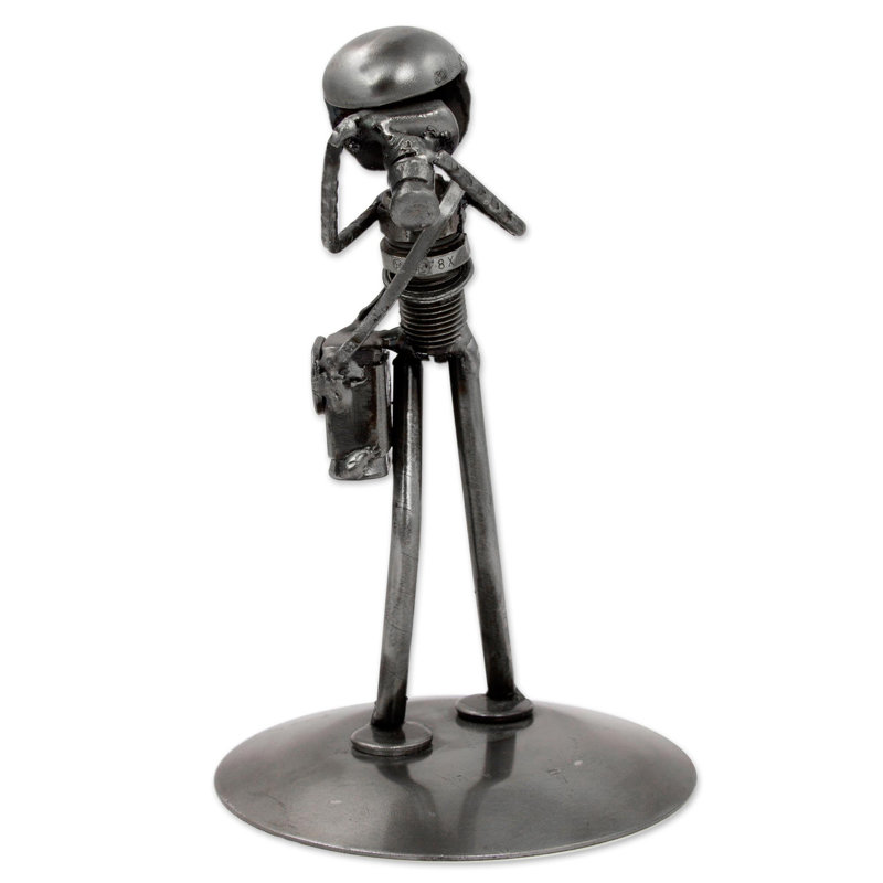 Sculpture auto-recycle de photographe rustique Fraley