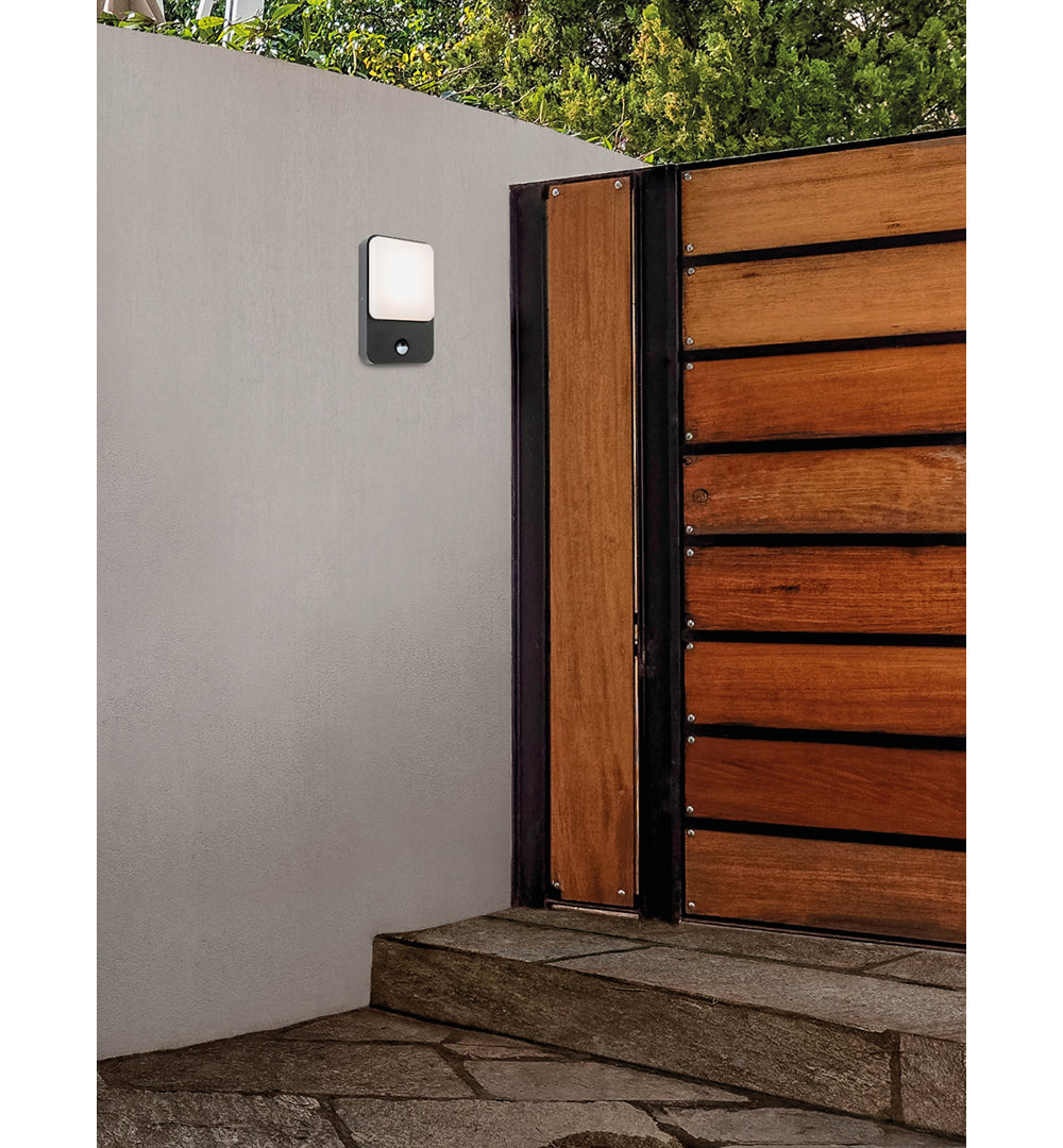 20.5cm H Integrated LED Outdoor Flush Mount