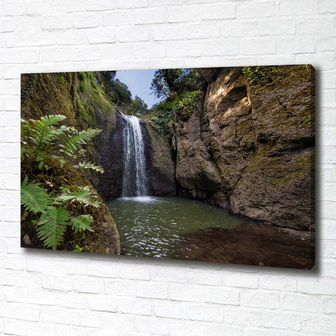 Wasserfall in Sardinien - Leinwanddrucke auf Leinwand