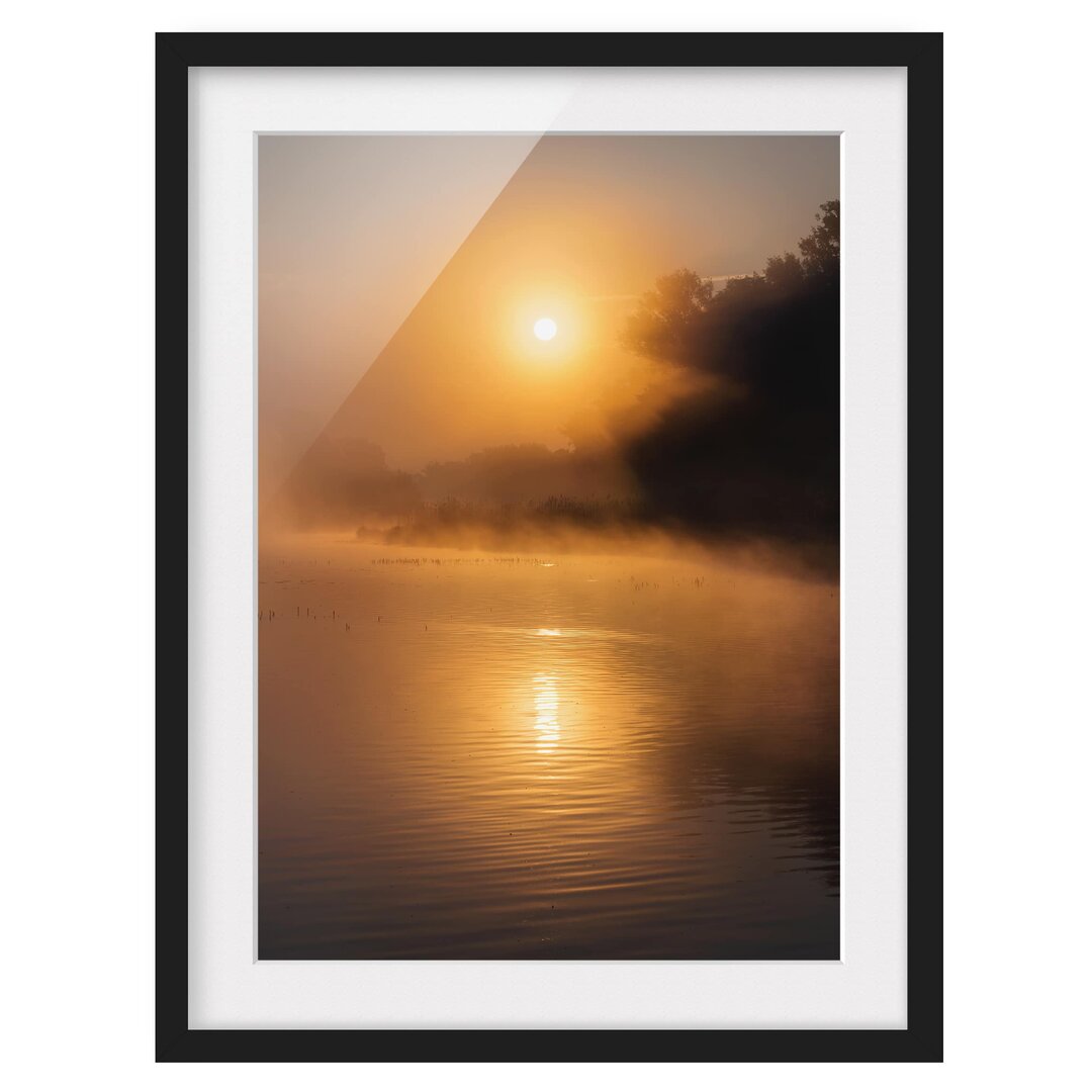 Gerahmtes Poster Sonnenaufgang am See mit Rehen im Nebel