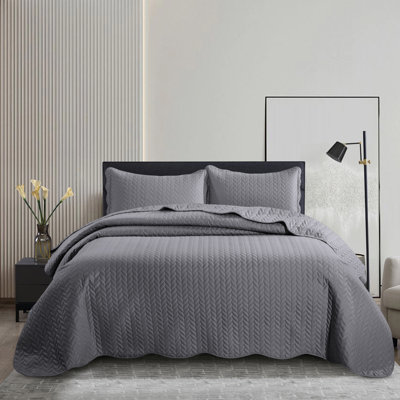 Embossed Microfiber Bedspread Set – Modern and Lightweight Bedding Set with Shams