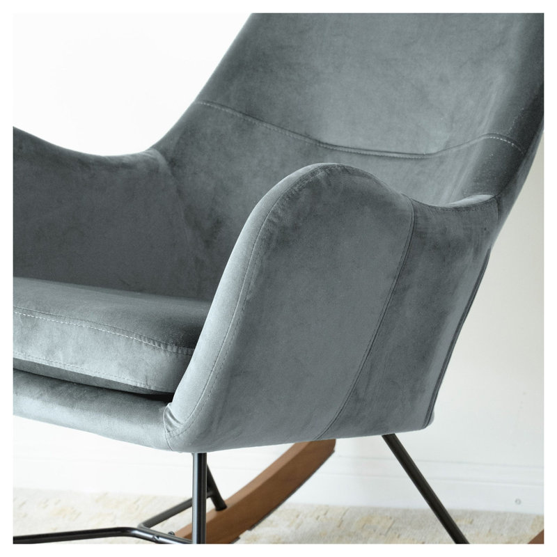 Chaise berçante moderne en velours gris clair Chelsea pour chambre à coucher ou chambre de bébé