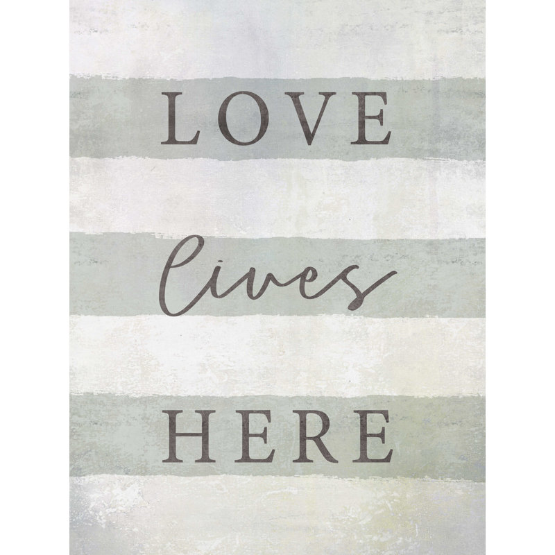 «Love Lives Here 2», art textuel sur toile tendue, H 16 po x l 12 po