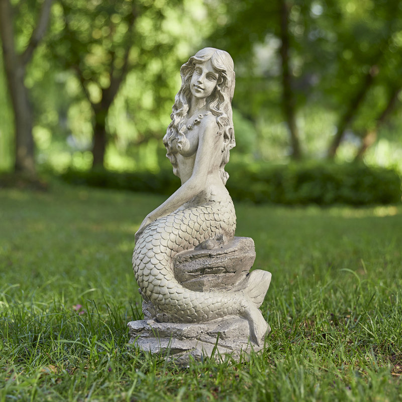 Statue de jardin en sirène à finition de béton H 20 po Vilena