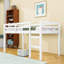 Lit mezzanine simple avec échelle et caractéristiques de sécurité améliorées-347902052