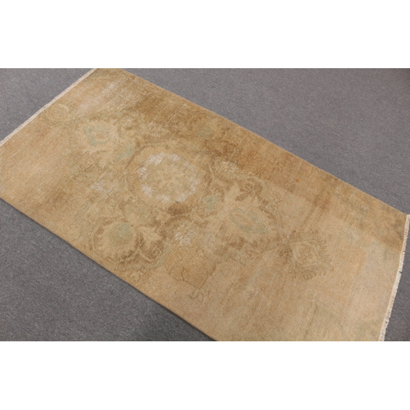 Tapis turc antique idéal pour la cuisine et le vestibule, apportant un charme bohémien à votre maison
