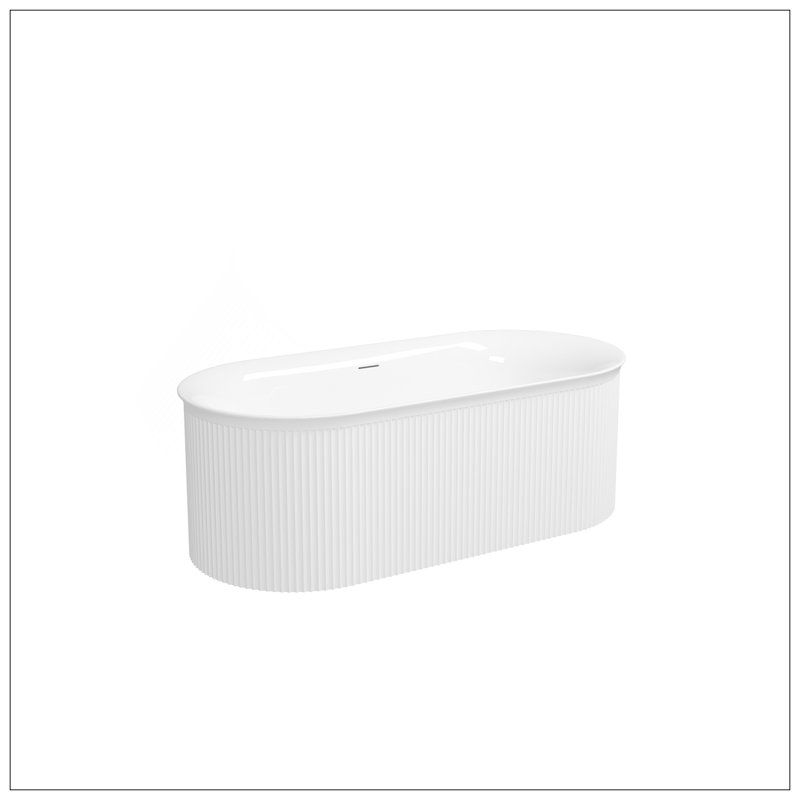 Baignoire autoportante en acrylique 67 po. Baignoire autoportante blanche cannelée de style brillant avec trop-plein à fente intégrée et bonde en nickel brossé