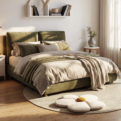 Structure de lit plateforme tapissier, mélange de lin vert olive avec tête de lit amovible, pieds en bois massif, aucun sommier nécessaire, design minimaliste moderne pour la chambre à coucher