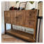 Console d'entrée minimaliste en bois naturel avec grain visible