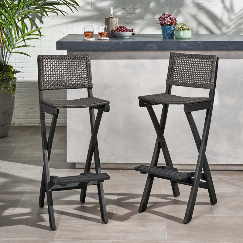 Tabourets de bar pliants d'extérieur fabriqués en bois d'acacia avec assise tissée, idéaux pour une utilisation extérieure polyvalente et un rangement facile