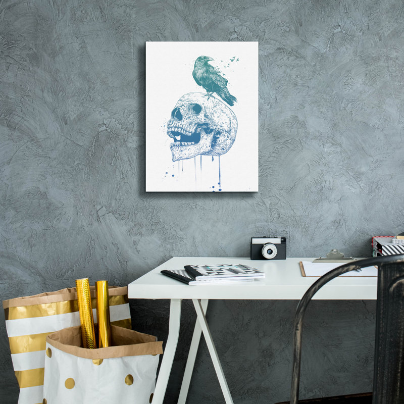 «New Skull, Blue» par Balazs Solti, H 16 po x l 12 po x P 0,75 po