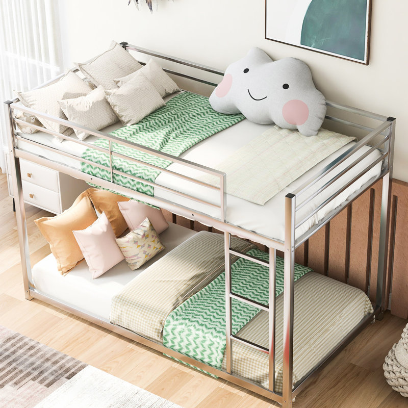 Lit superposé avec lit bas en métal pour un sommeil plus sécuritaire, accès facile, style, Lit simple, Argent argent