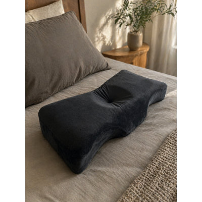 Oreiller en mousse à mémoire de forme soulageant la douleur cervicale avec housse à fermeture à glissière amovible en velours noir