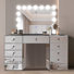 Coiffeuse avec miroir de maquillage lumineux biseauté