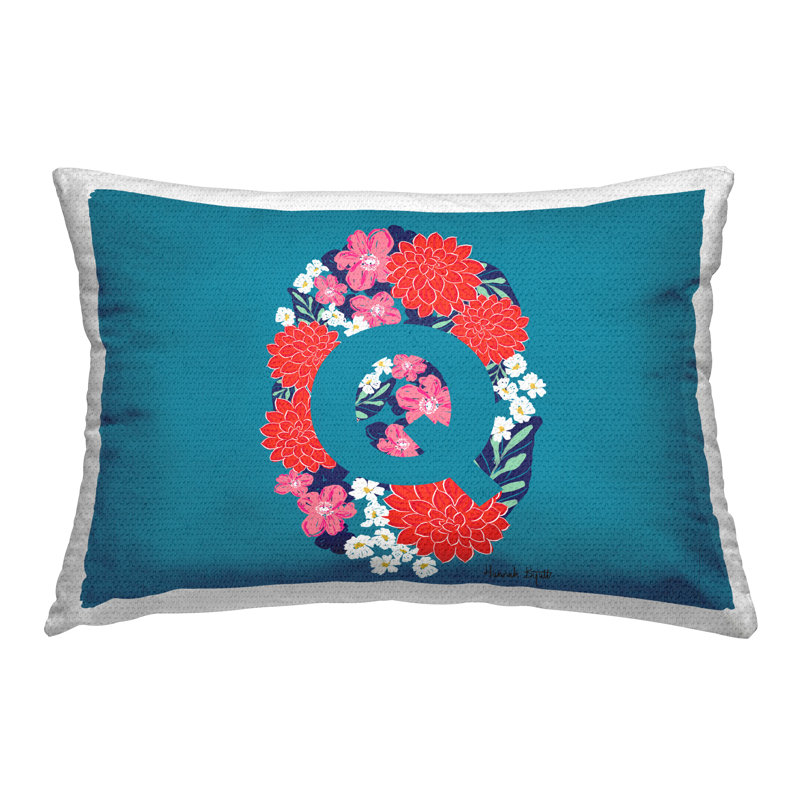 Coussin décoratif floral à imprimé lettre Q par Hannah Louise Byatt