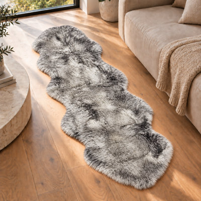 Tapis de couloir gris dégradé 2 pi x 6 pi fabriqué à la main en peau de mouton Munroe