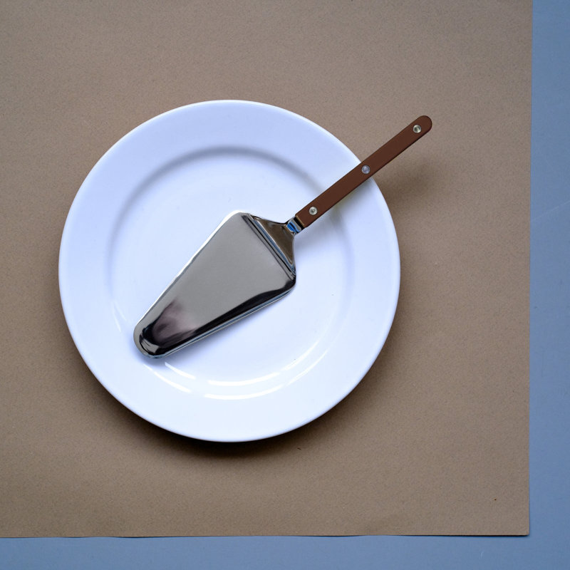 Bistrot Solid Cake Server, Chocolate