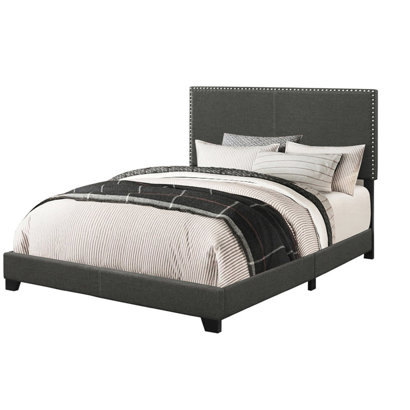 Très grand lit oriental de couleur gris anthracite, de style panneau tapissier, avec garniture cloutée et quatre pieds pour la taille de la chambre à coucher avec garniture classique, pieds, conception rectangulaire