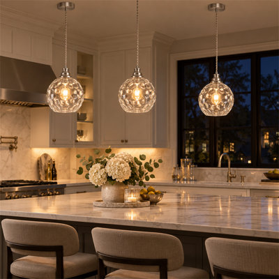 Luminaire suspendu en verre martelé 1 lumière pour îlot de cuisine.