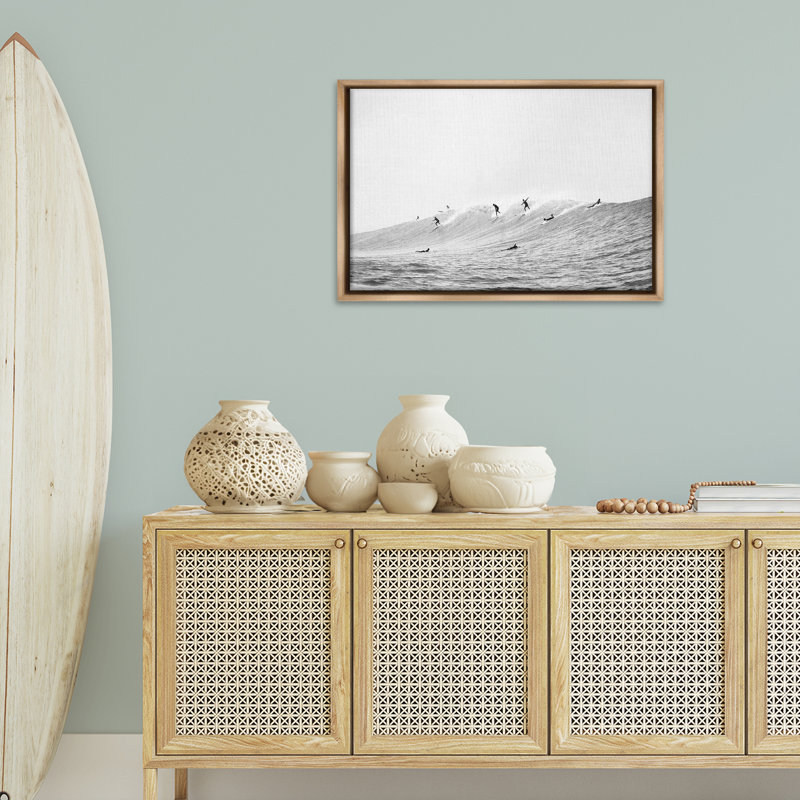 «Summer Wave Surfers», toile flottante encadrée noire par Sissi et Seb, Cadre flottant orme Montalcino, H 21 po x l 31 po