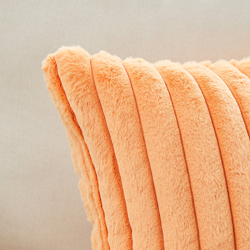 Housse de coussin Faux Fur Lines, Rose clair