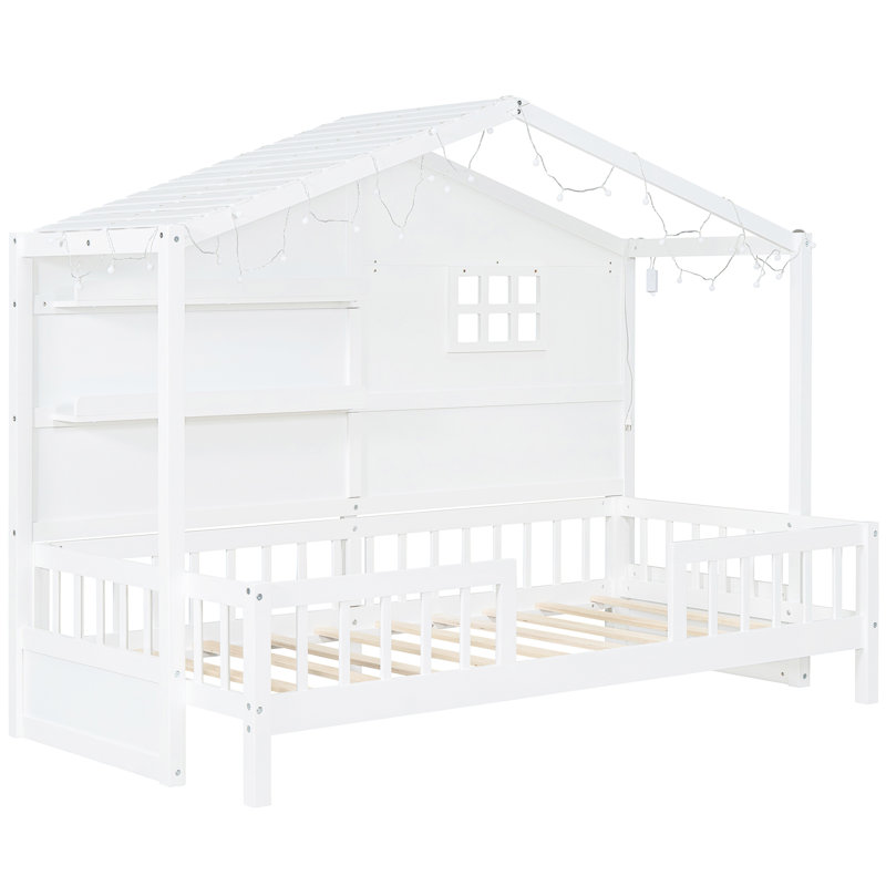 Lit simple avec tablettes, toit captivant blanc et fenêtre, Blanc
