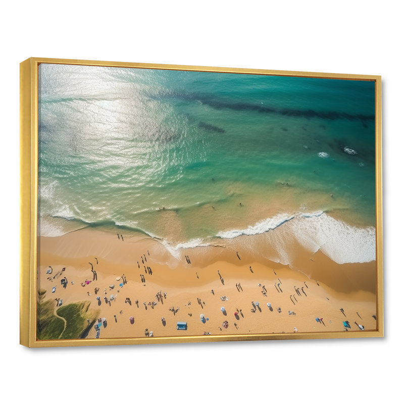 Vue aérienne des vagues côtières vertes II - plage et océan, art mural, Cadre flottant doré, H 30 po x l 40 po x P 1,5 po