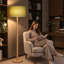 Lampadaire moderne de 155 cm en bois massif naturel avec abat-jour cylindrique en lin vert, certifié cULus, idéal pour le salon, la chambre, le bureau ou la salle d'étude.-133585401-135377061