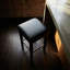 Tabouret de comptoir en cuir véritable noir, structure en bois massif