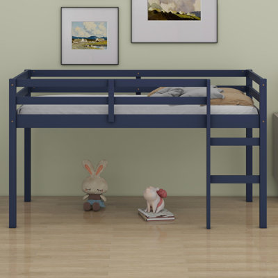 Lit mezzanine en bois avec échelle