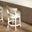Tabouret de bar 26 po à hauteur de comptoir, structure en bois blanc avec siège et dossier en similicuir gris, retour automatique à 180 degrés, garniture cloutée entourant le siège rond, pieds incurvés, profondeur de 20,35 po, retour de largeur de 21,03 po