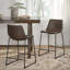 Tabouret de comptoir de style rétro brun de 24 pouces avec structure en fer durable et revêtement confortable pour les cuisines et les bars modernes