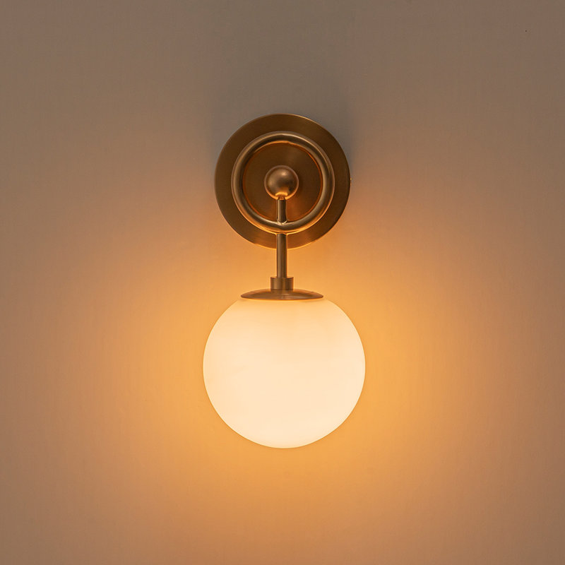 Applique murale 1 lumière en forme de globe en verre opale rétro