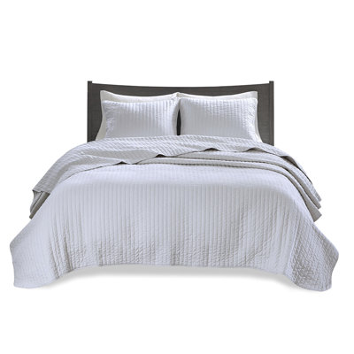 3 Piece Quilt Full/Queen In White - Reversible With Cotton Filling, Microfiber, For A Healthier Bedroom Size Fill, Microfiber Fabric, Yielding